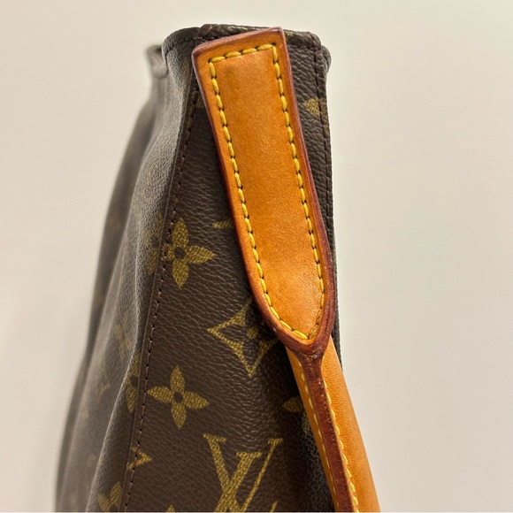 Louis Vuitton Monogram Canvas Shoulder Bag - Picture 7 of 15